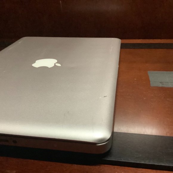 Macbook Pro 13" 2.4 core (Dent Screen/Hinge) - Picture 10 of 10